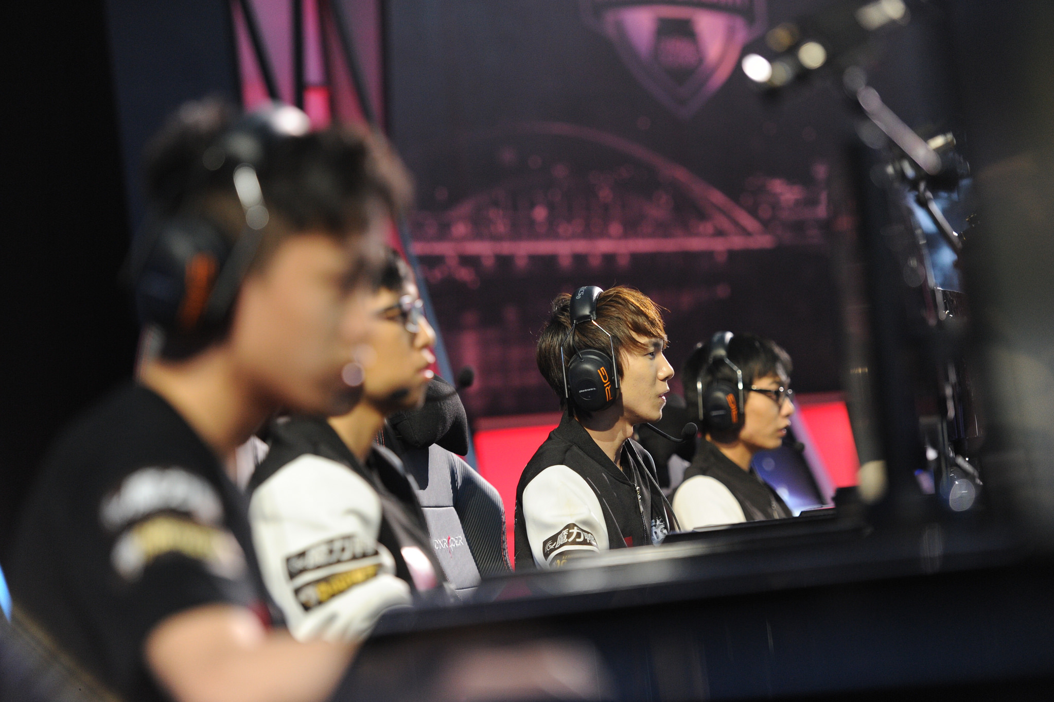 Faker与Chovy的终极对决，T1与GEN会师半决赛-小艾电竞